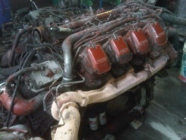 Motore per Iveco EuroStar 190E52 240E52 260E52 320E52 380E52 420E52 440E52 780E52